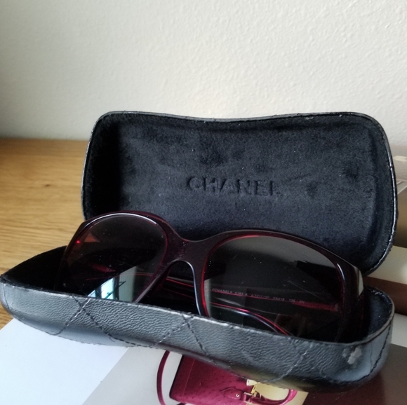 CHANEL CC Beautiful Vintage Sunglasses - Picture 13 of 16